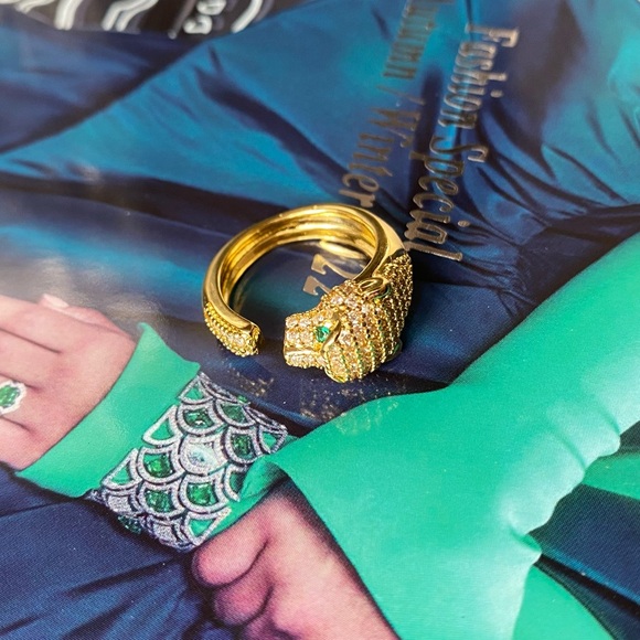 Gold Lion Head Ring with Green Gemstones - Picture 2 of 6